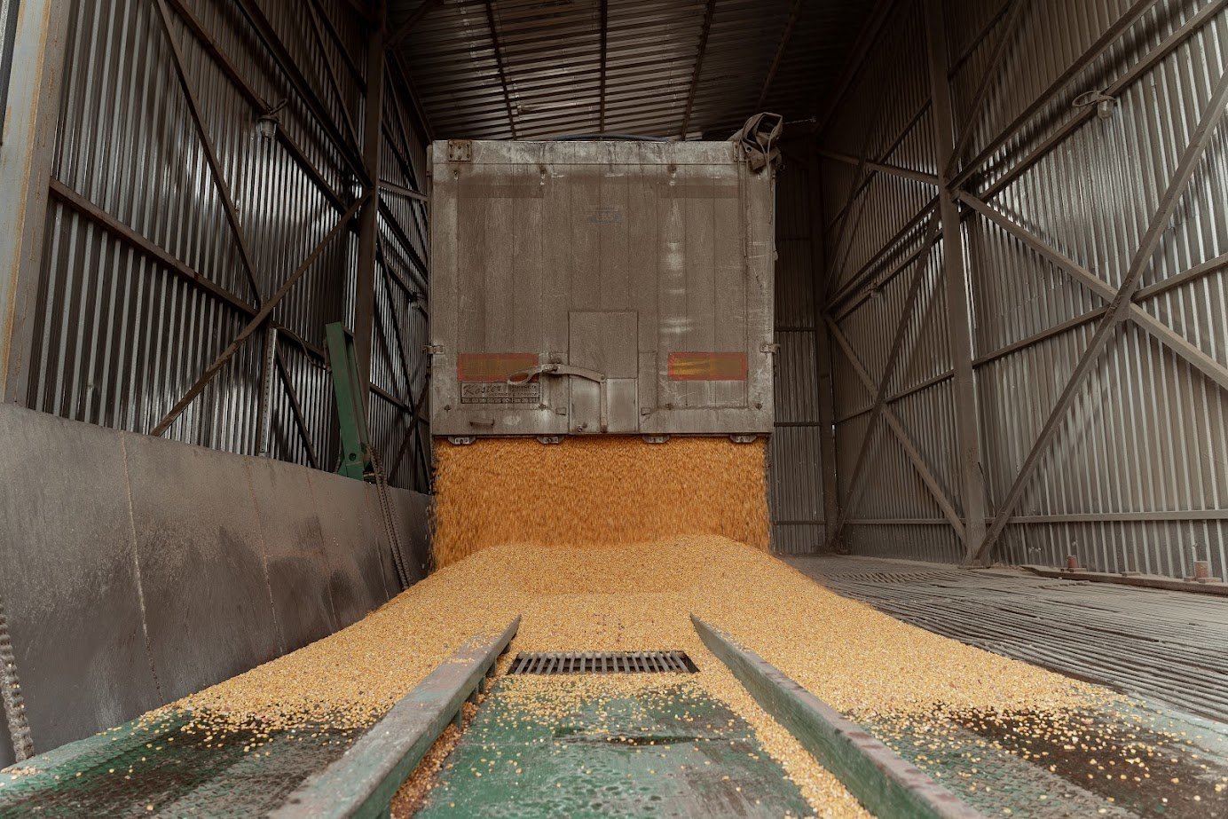 food supply crisis intensifies in ukraine conflict, affecting military operations and humanitarian efforts