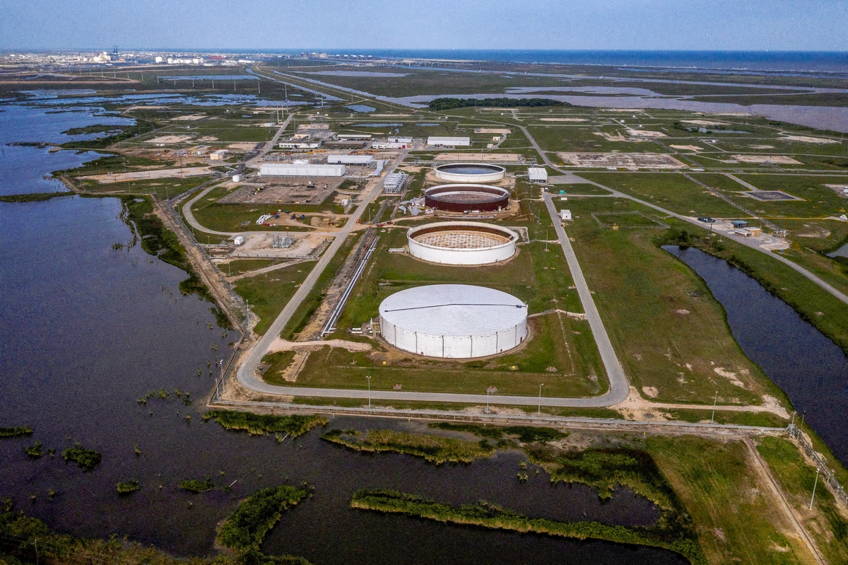u.s. oil stockpile transfer signals geopolitical shift in energy management